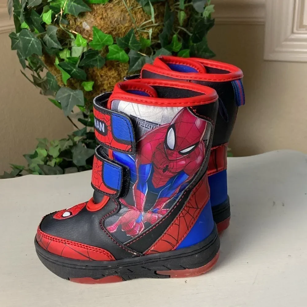COPY - 🕷️-Man Marvel Spider-Man  Boy’s Light Up Snowboots Size 7